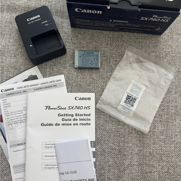 Canon SX740 HS Camera - Picture 6 of 6